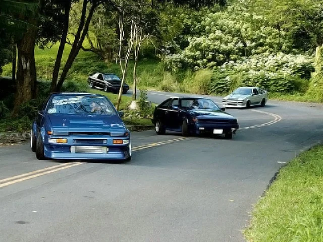 Hachirokus drifting in tandem