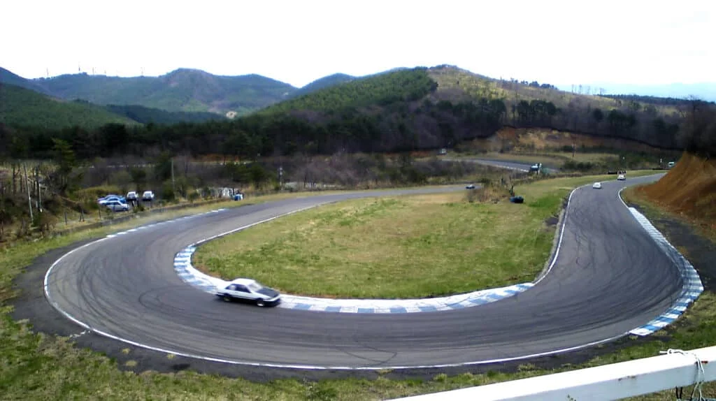 Sweeping turn at Higashi course