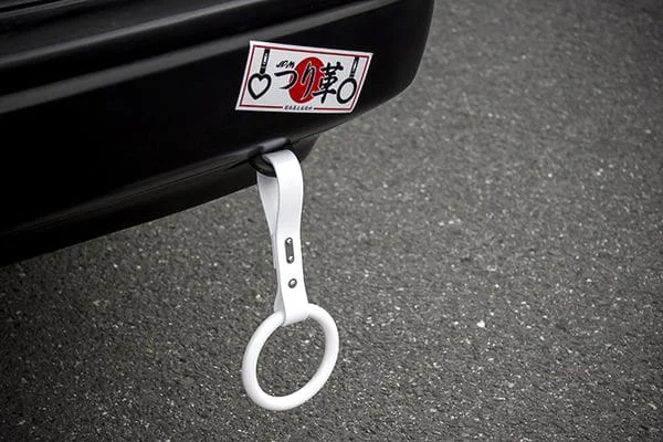 Tsurikawa ring on the back of a car