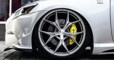 The Difference Between Low-Profile Tires & Regular Tires