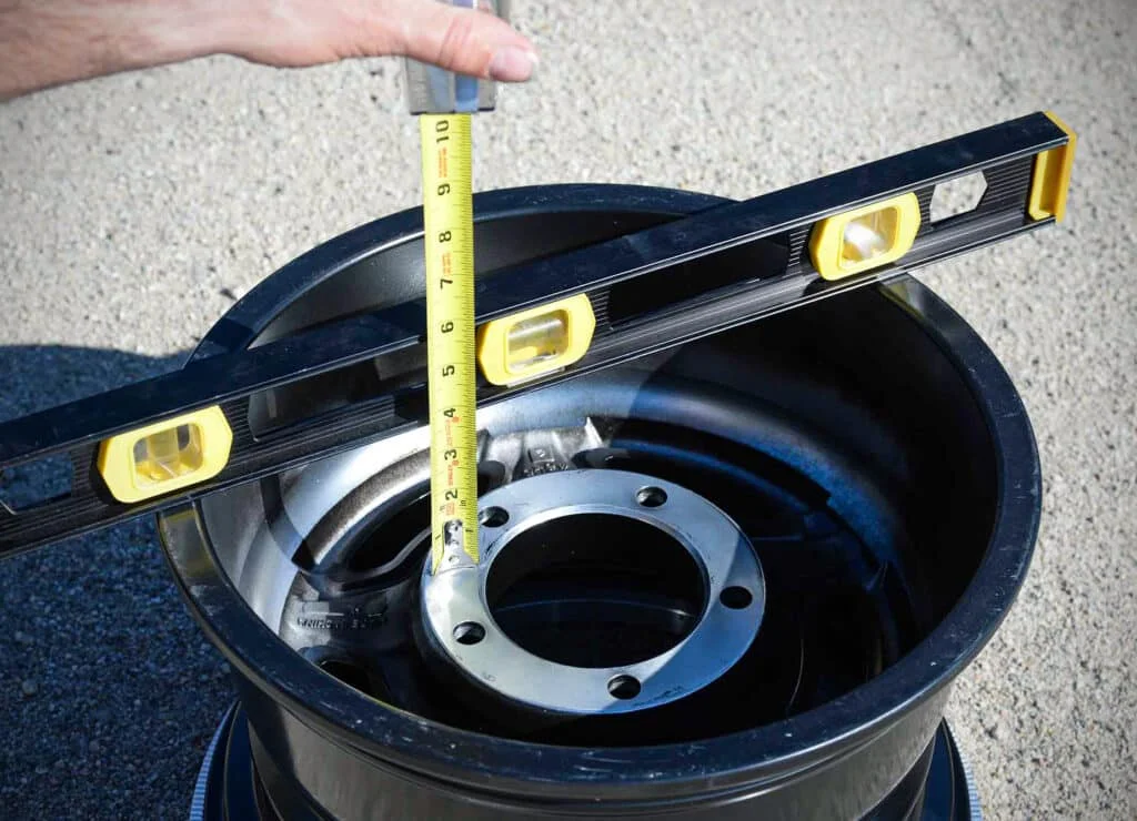Measuring wheel backspacing