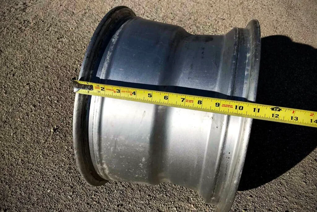 Measuring car rim size