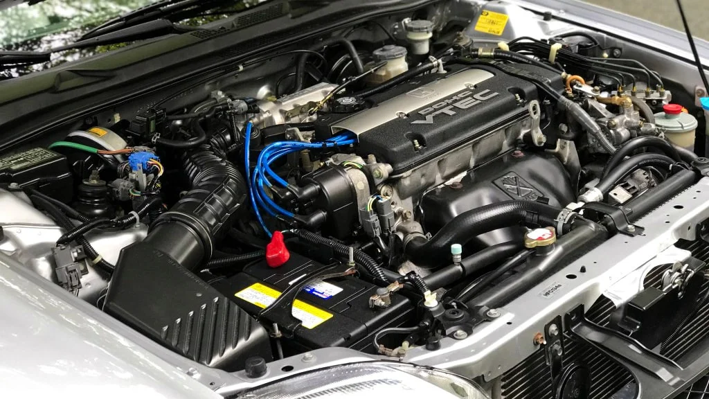 H22A engine Prelude engine bay