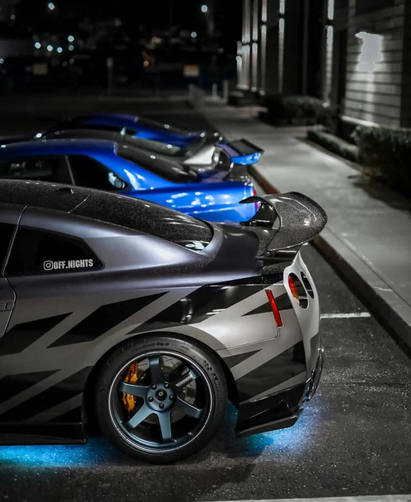 Nissan GTR, teal underglow
