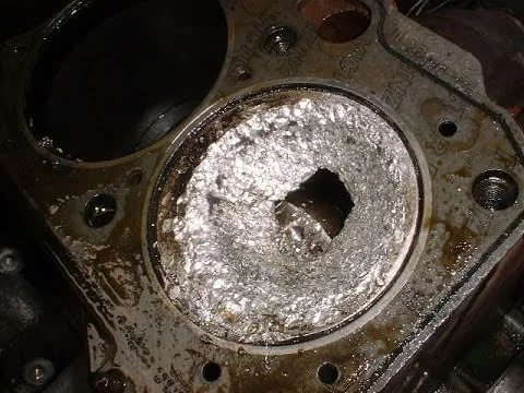 Piston damage from engine running lean