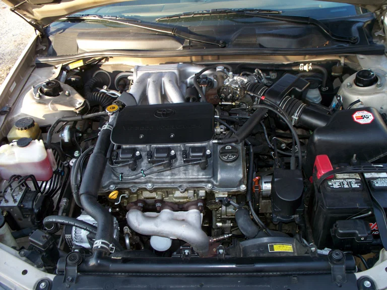 1MZ-FE V6 installed transversely in a 1999 Toyota Camry