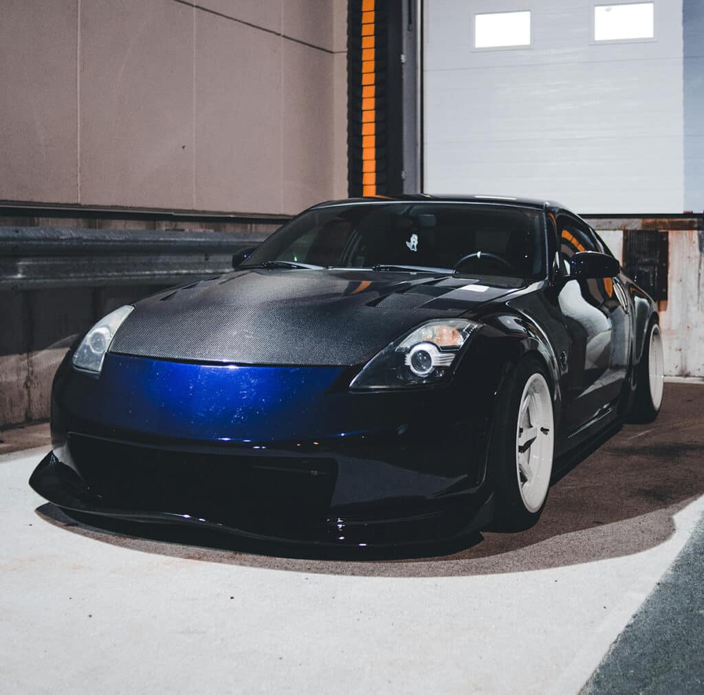 Blue Nissan Z33 with carbon fiber hood