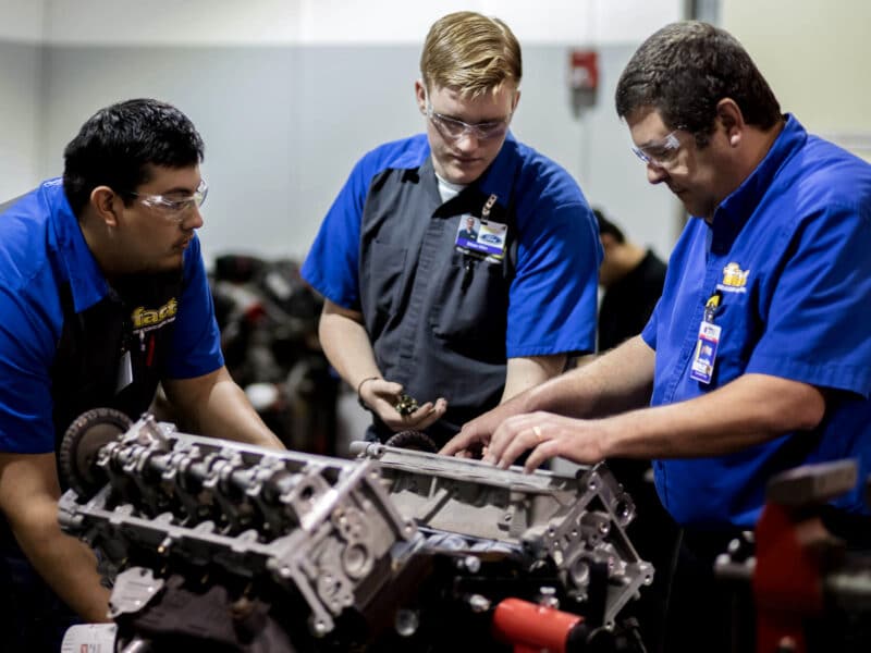 How Much Do Mechanics Make? Find Average Salaries Here Low Offset