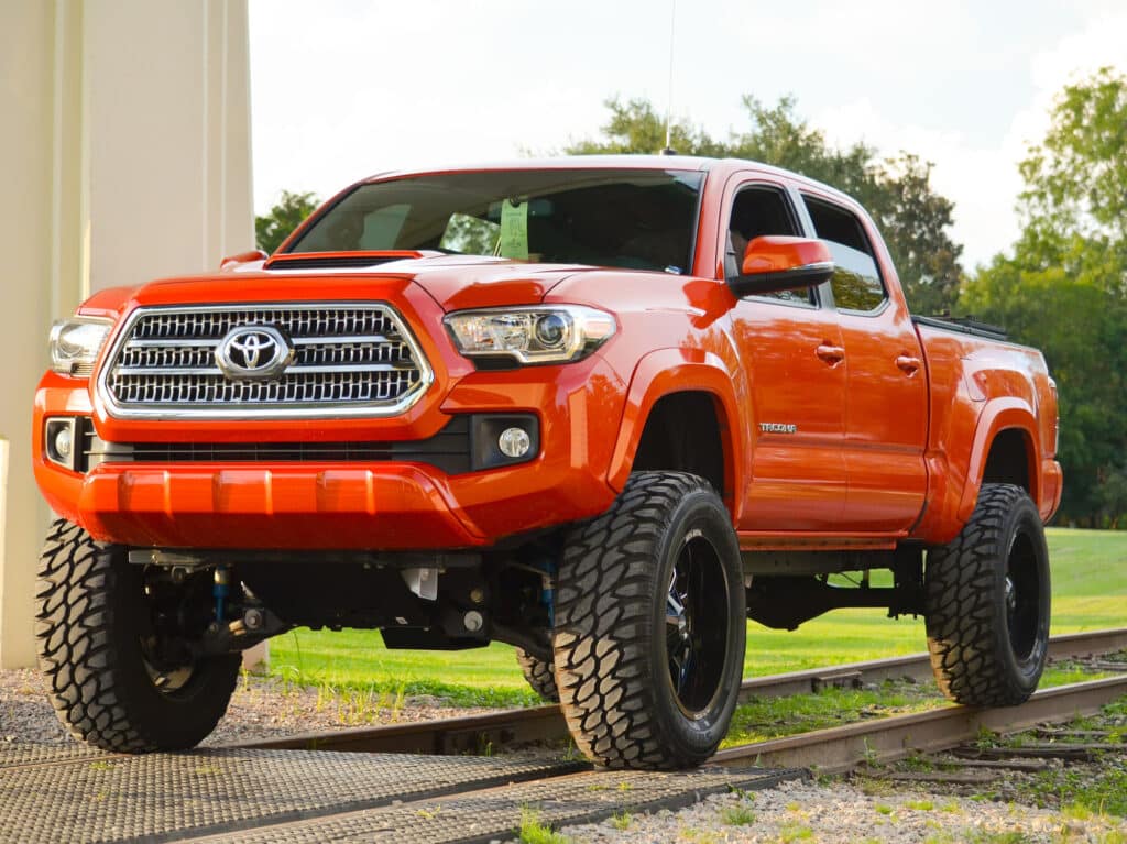 tacoma-tire-size-guide-includes-leveling-kit-specs-low-offset