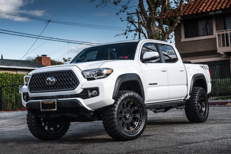 Tacoma Tire Size Guide [includes Leveling Kit Specs] 