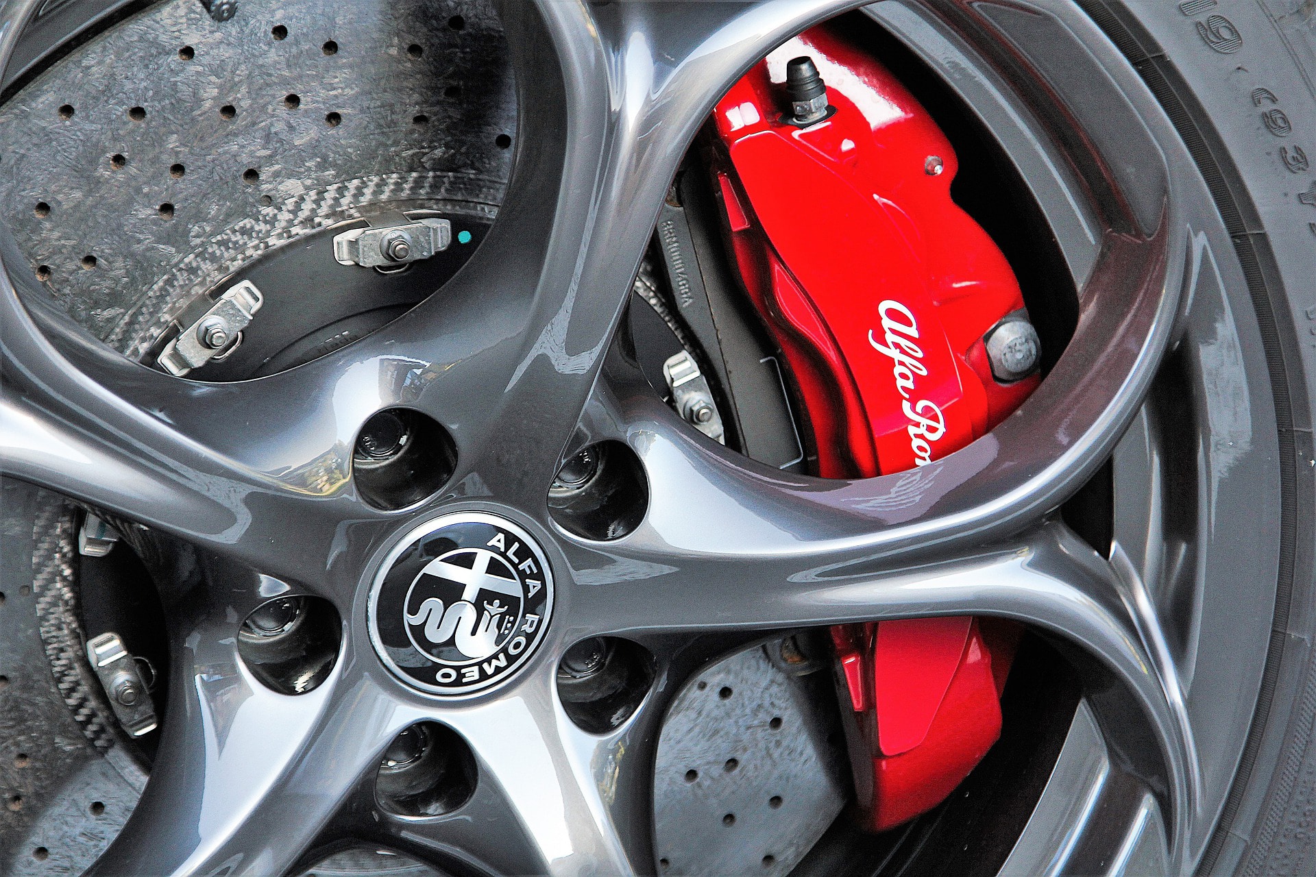 Floating vs Fixed Calipers Which Is Better? Low Offset