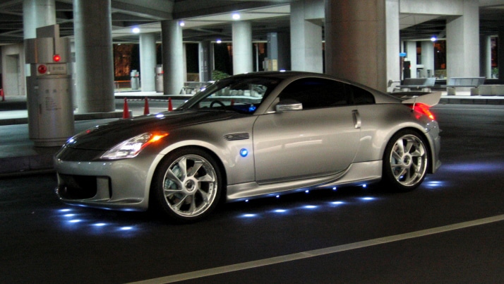 Silver 350z with white LED underglow