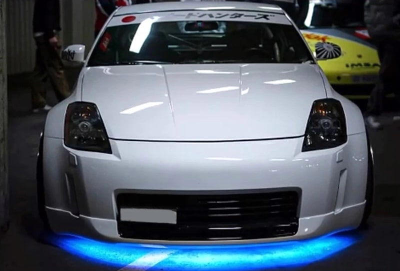 Clean white Nissan z33 with underglow