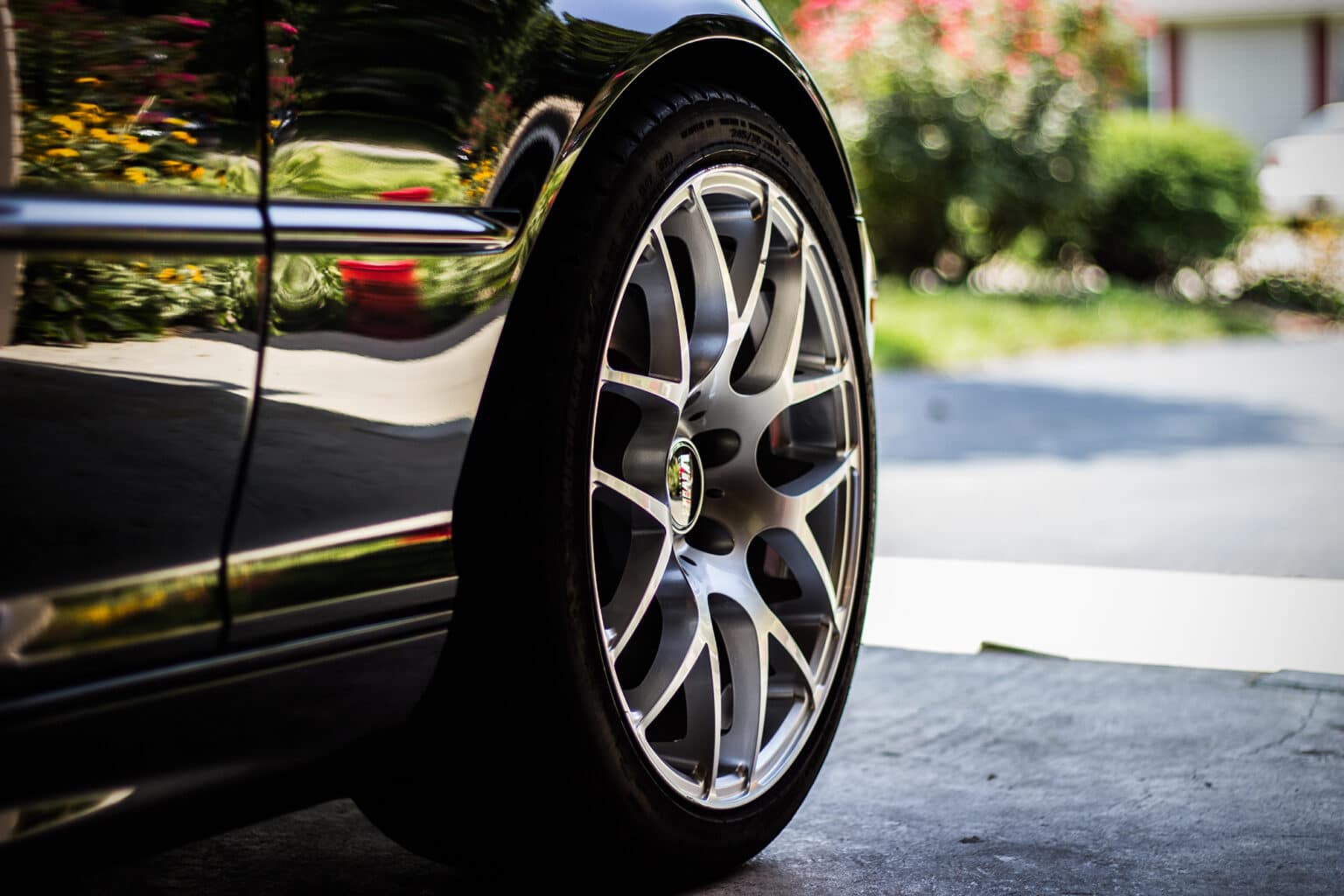 The Difference Between LowProfile Tires & Regular Tires Low Offset