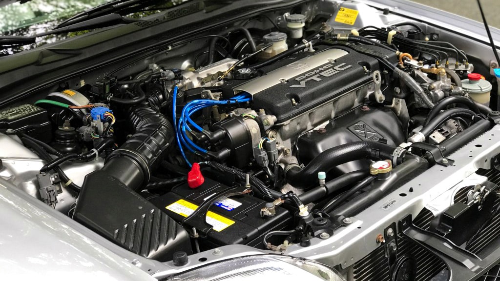 H22A engine Prelude engine bay