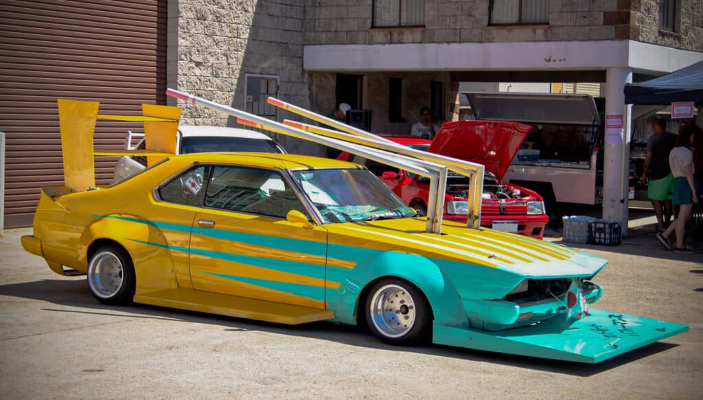 Bright yellow and teal zokusha