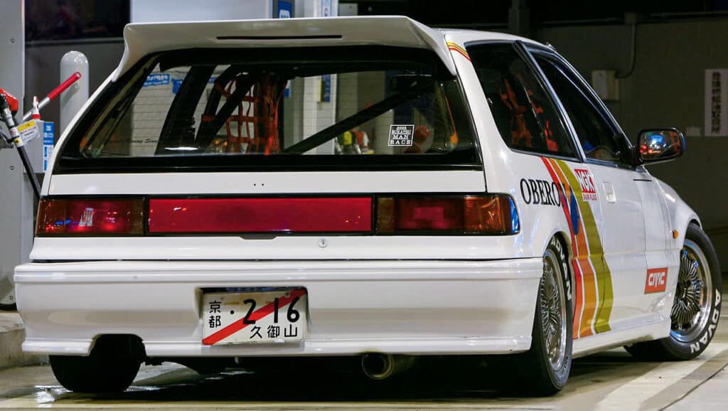 4th-gen Civic with advan tires