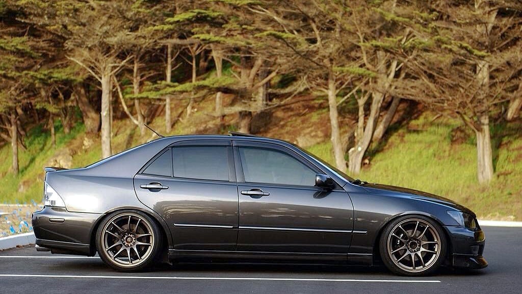 Aodhan DS02s on Lexus IS300