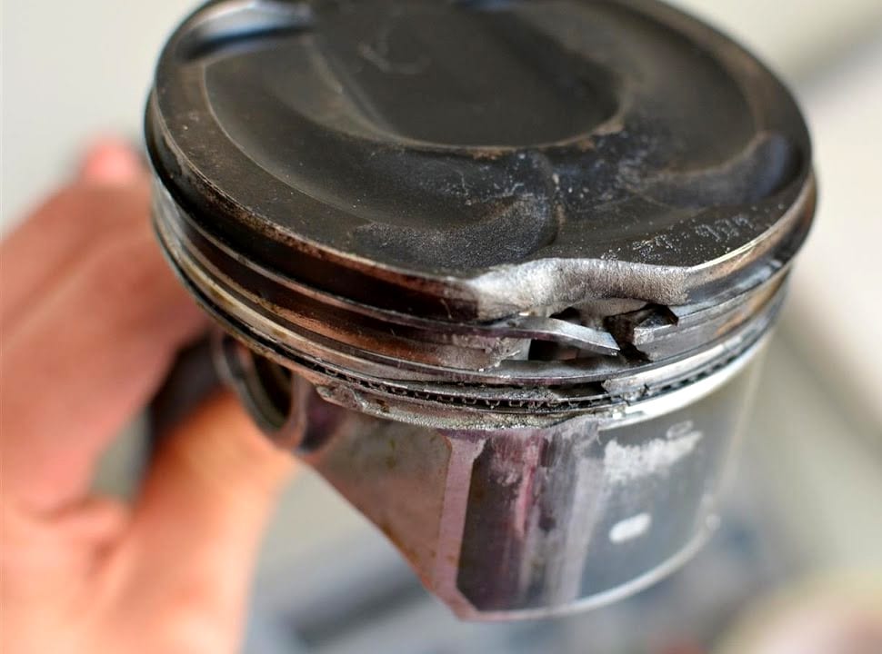 Piston damage