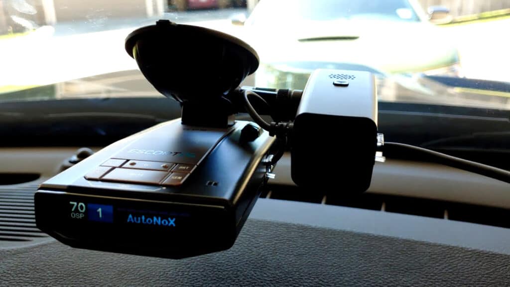 Radar detector mounted in car